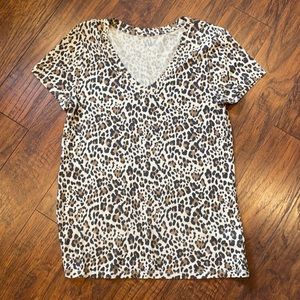 Gap V-Neck Favorite T-shirt- Leopard